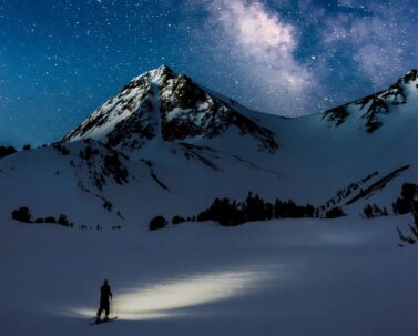 Skitour bei Nacht mit Sternenhimmel